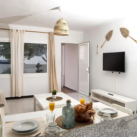 Zefiro - 500m To The By Lanzarote Feriehus