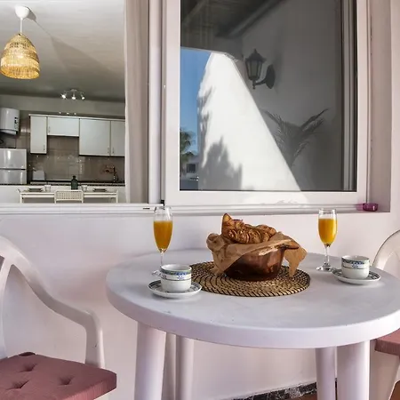 Prázdninový dům Zefiro - 500m To The By Lanzarote Puerto del Carmen (Lanzarote)